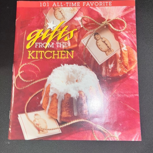 Red Gifts from the Kitchen Cookbook with Delicious Recipes - Picture 1 of 3